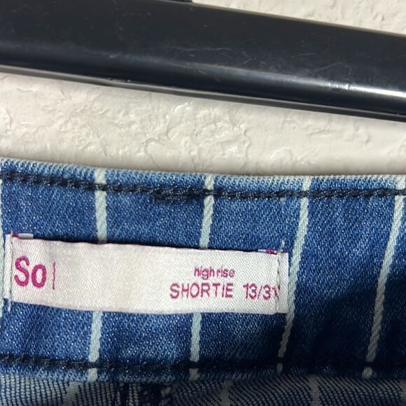 SO Blue Striped Cuffed Hem High Rise Shortie Jeans Shorts Women's‎ Size 13/31 - Picture 3 of 6